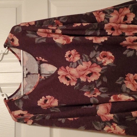 Avenue Purple Floral Keyhole Front Bell Sleeves Top Women's Plus Size 30/32 - Picture 2 of 9